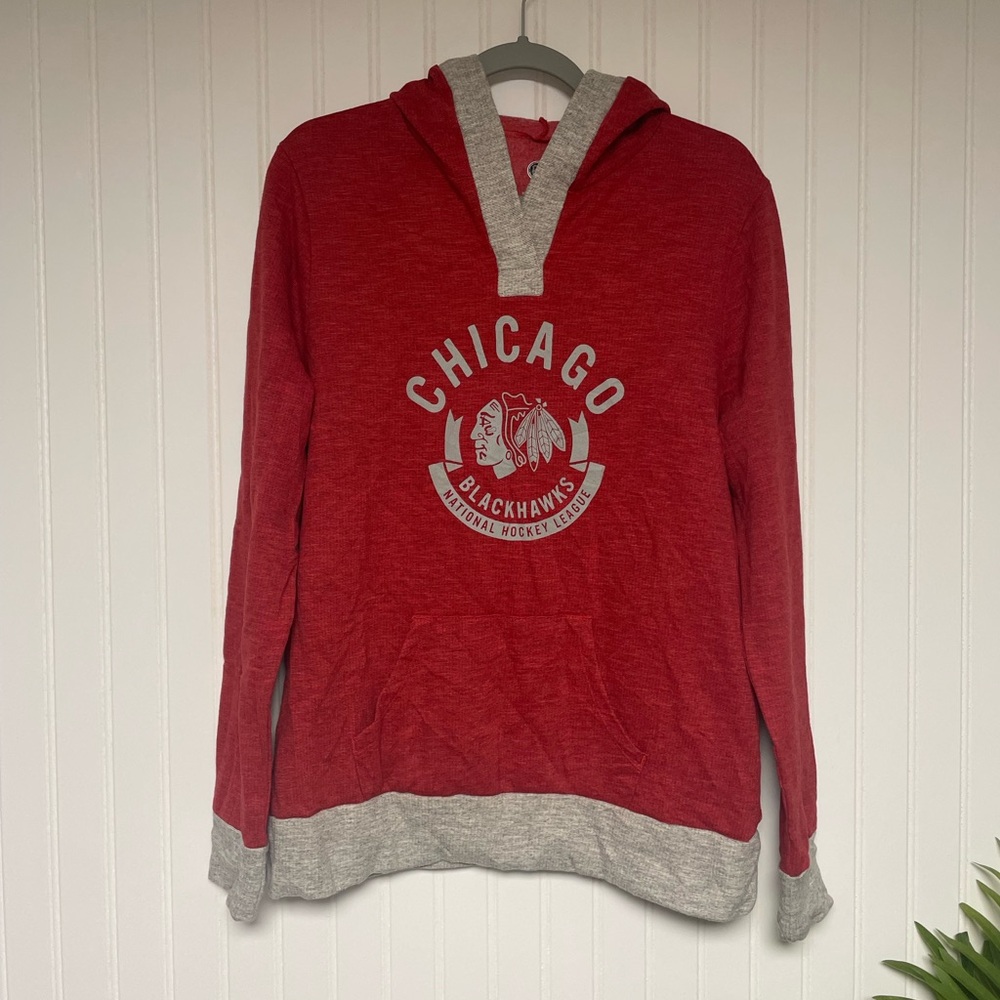 Chicago Blackhawks NHL Red V Neck Sweatshirt Mens‎ Medium